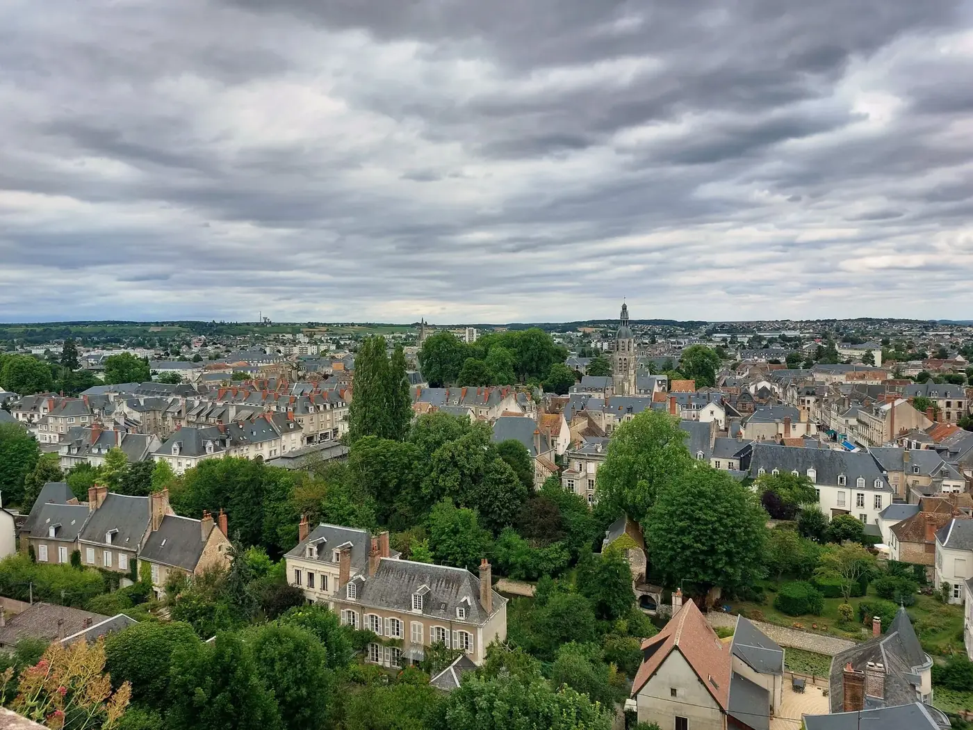 A picturesque aerial view of Vendôme, showcasing historic architecture and lush greenery.